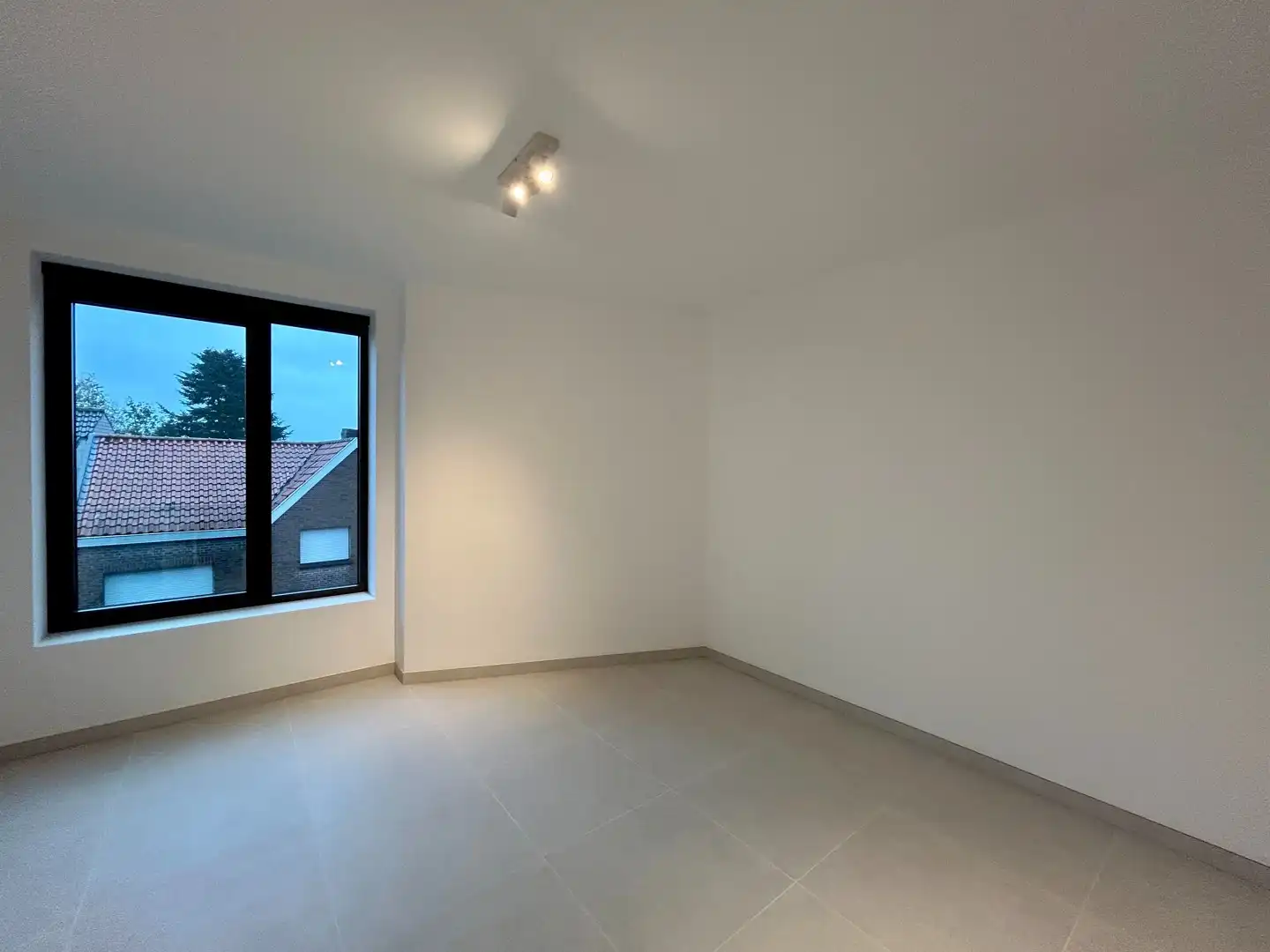 Instapklaar nieuwbouwappartement met 3 kamers & terras te Tielt! foto 13