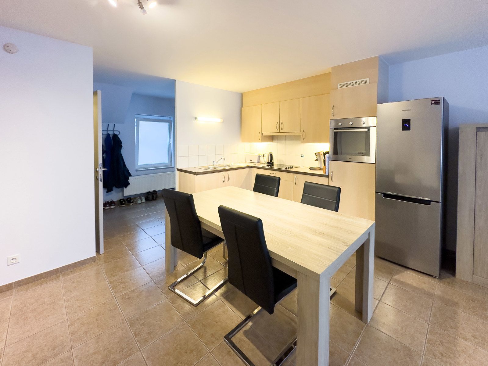 Energiezuinig, instapklaar 2-slpk appartement te huur in Wetteren foto 2