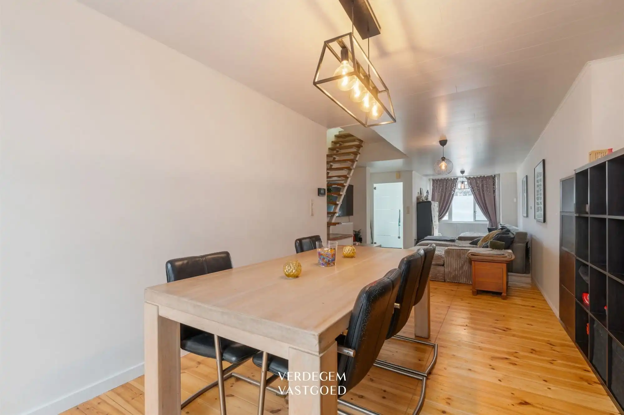 Instapklare rijwoning met 3 slaapkamers en zonnig terras foto 3