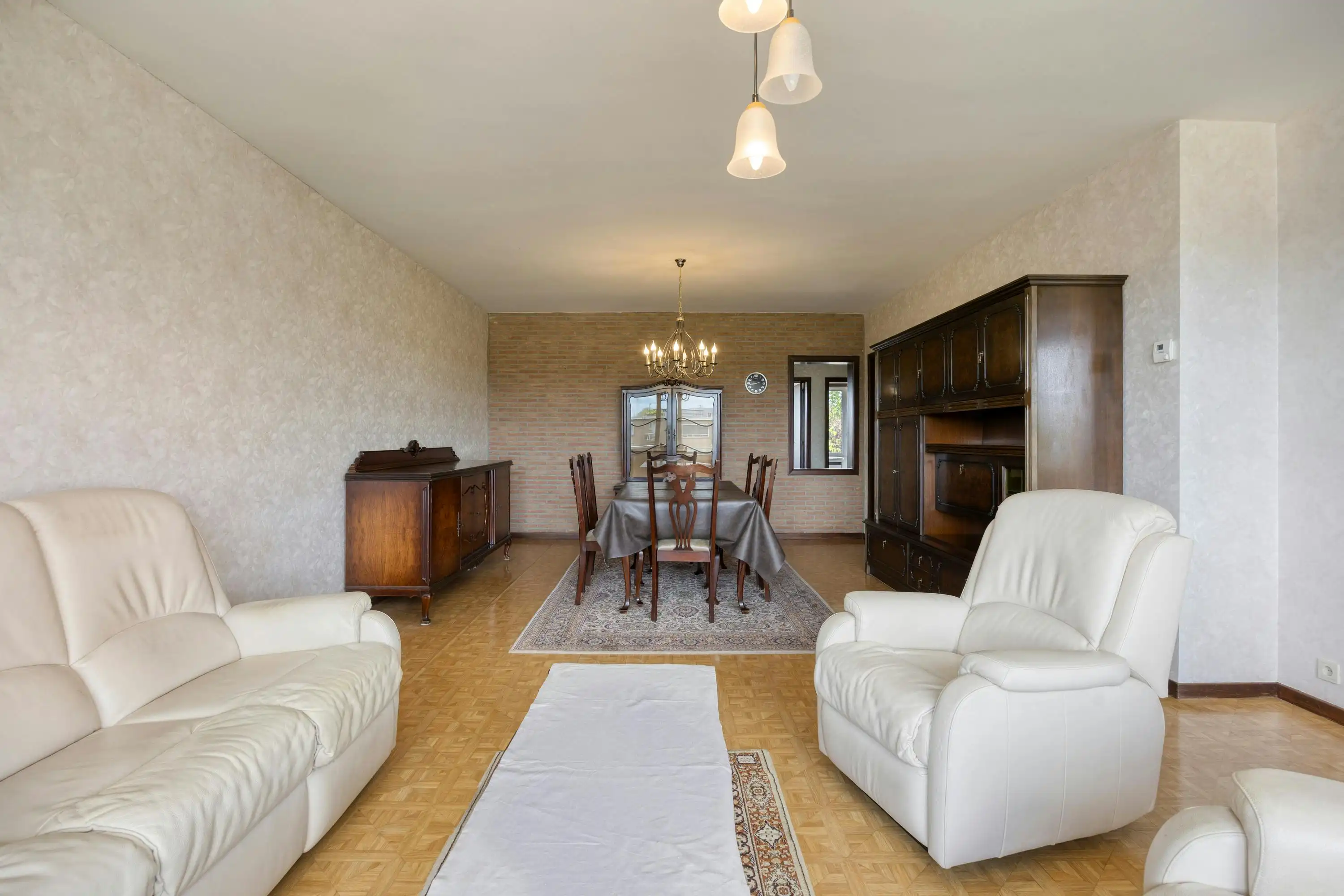 Lichtrijk appartement met 3 kamers te koop in Merksem foto 3