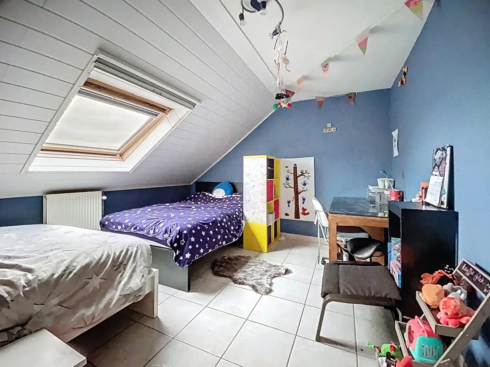 Halfopen woning met 3 slpks, terras en garage, €980/maand. foto 2