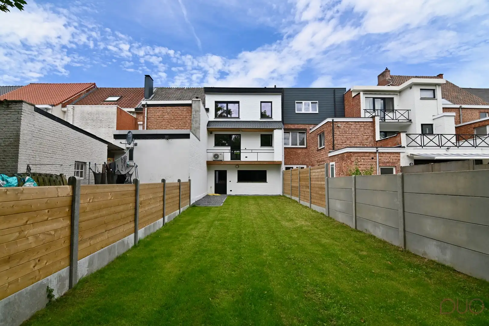 Volledig gerenoveerde woning met garage, terras en tuin - instapklaar afgewerkt! foto 3