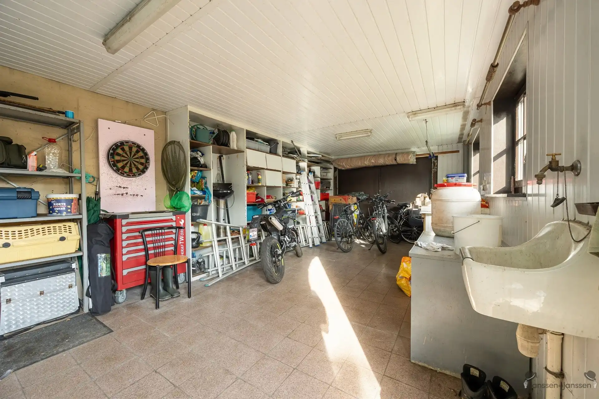 Ruime gezinswoning met 5 slaapkamers foto 23