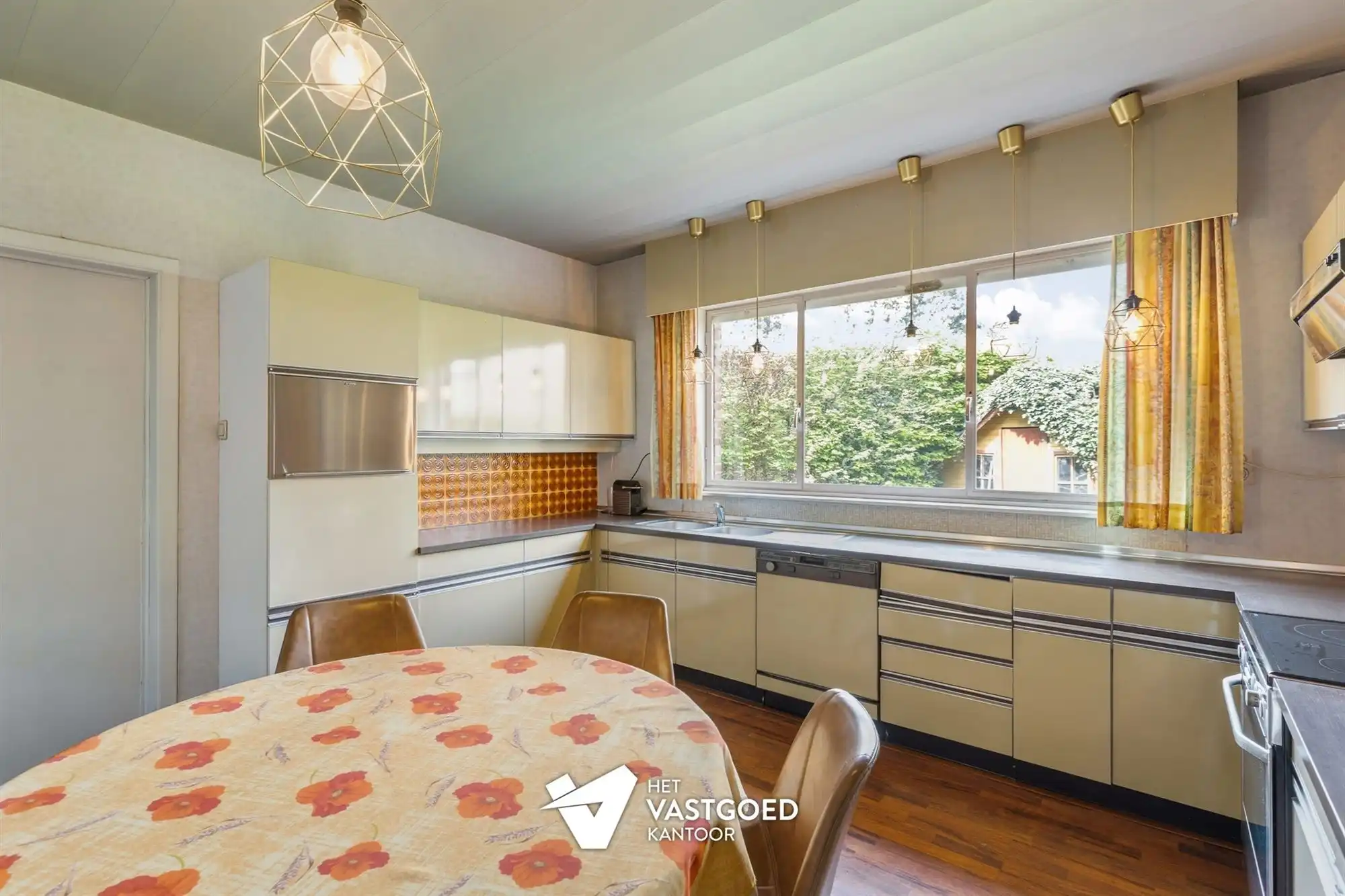 STATIGE WONING MET RENOVATIEMOGELIJKHEDEN MET 4 SLAAPKAMERS EN KNUSSE TUIN TE TESSENDERLO CENTRUM foto 10