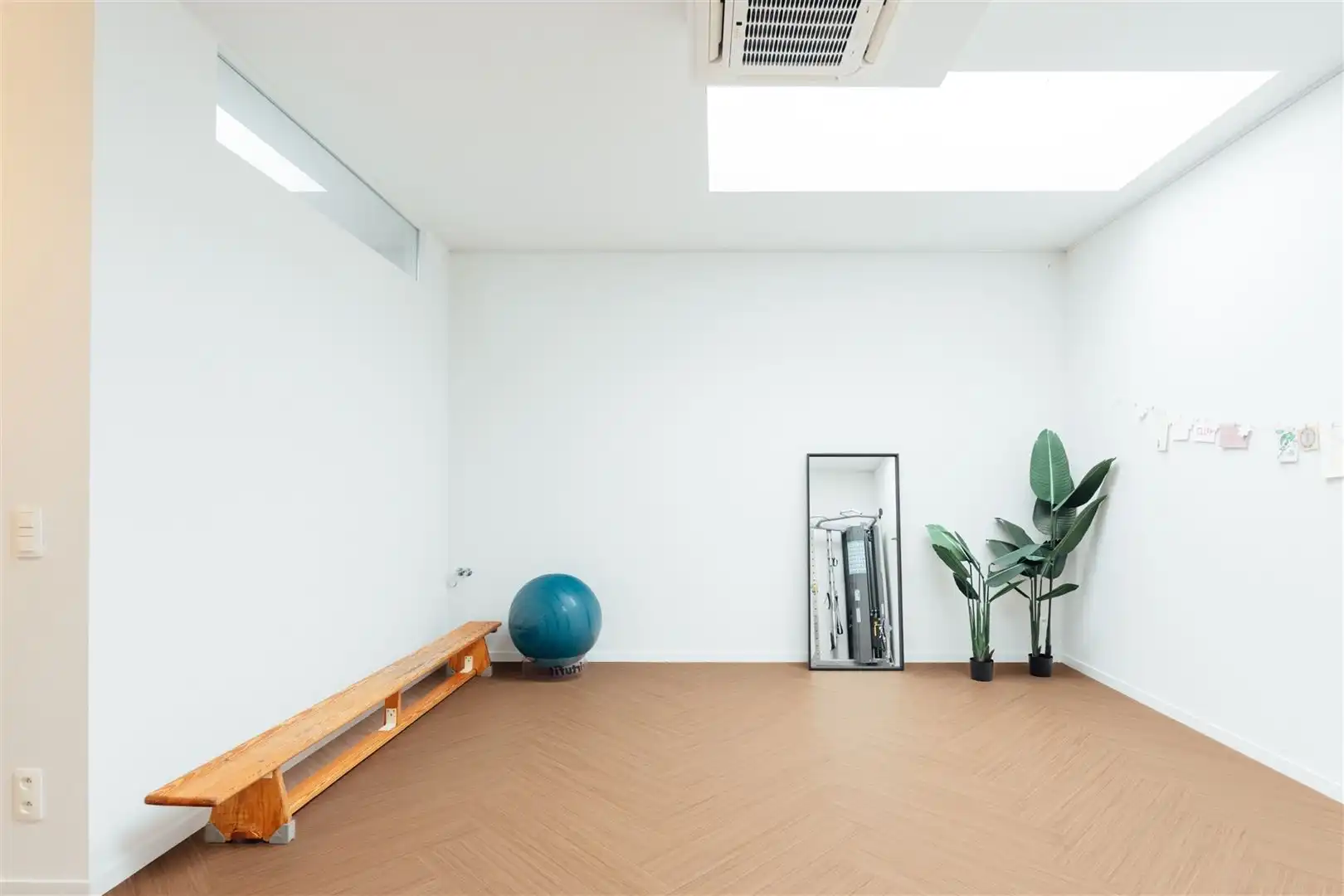 Opbrengsteigendom met praktijk en duplex appartement foto 8