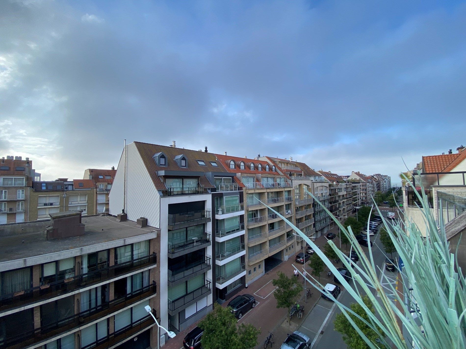 ONGEMEUBELD - Lichtrijk duplex-appartement te Paul Parmentierlaan met ruime terrassen op wandelafstand van de Zeedijk.  foto 15