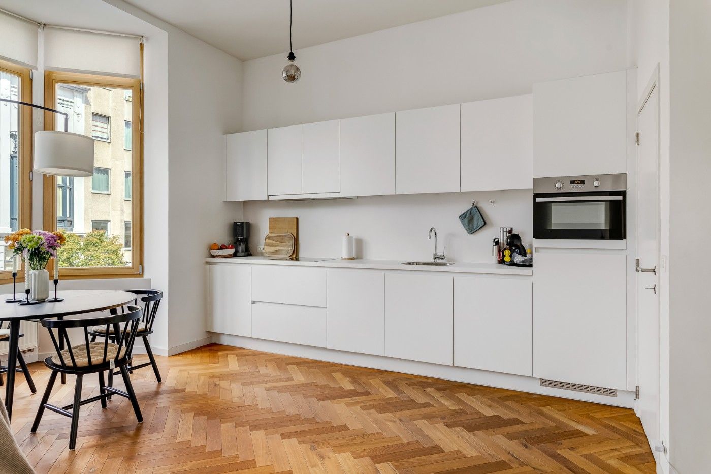 Goed gelegen, mooi gerenoveerd appartement op 1ste verd. met 2 slpk. en balkon foto 7