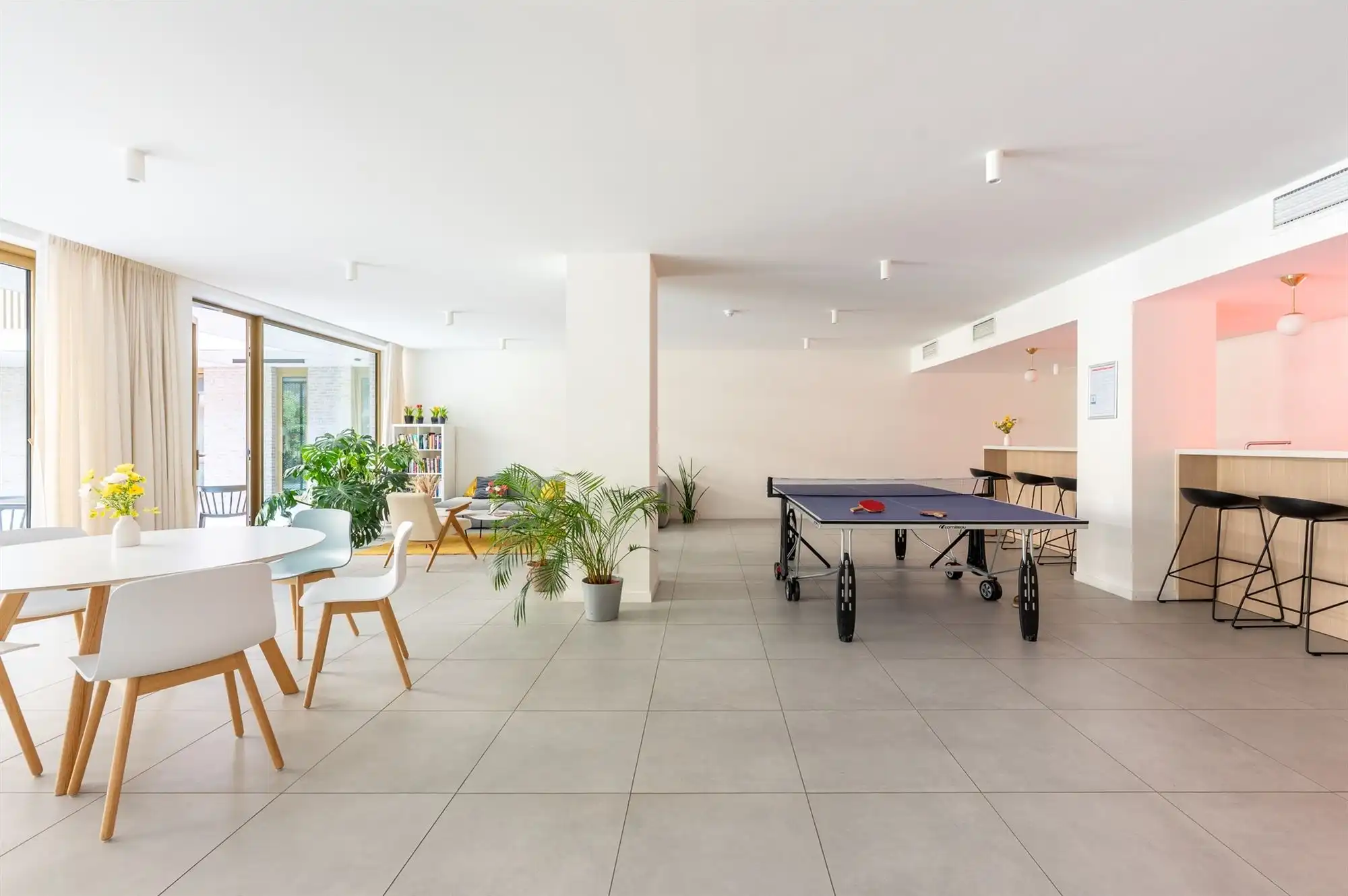 Nieuwbouw studio met ruim terras foto 23