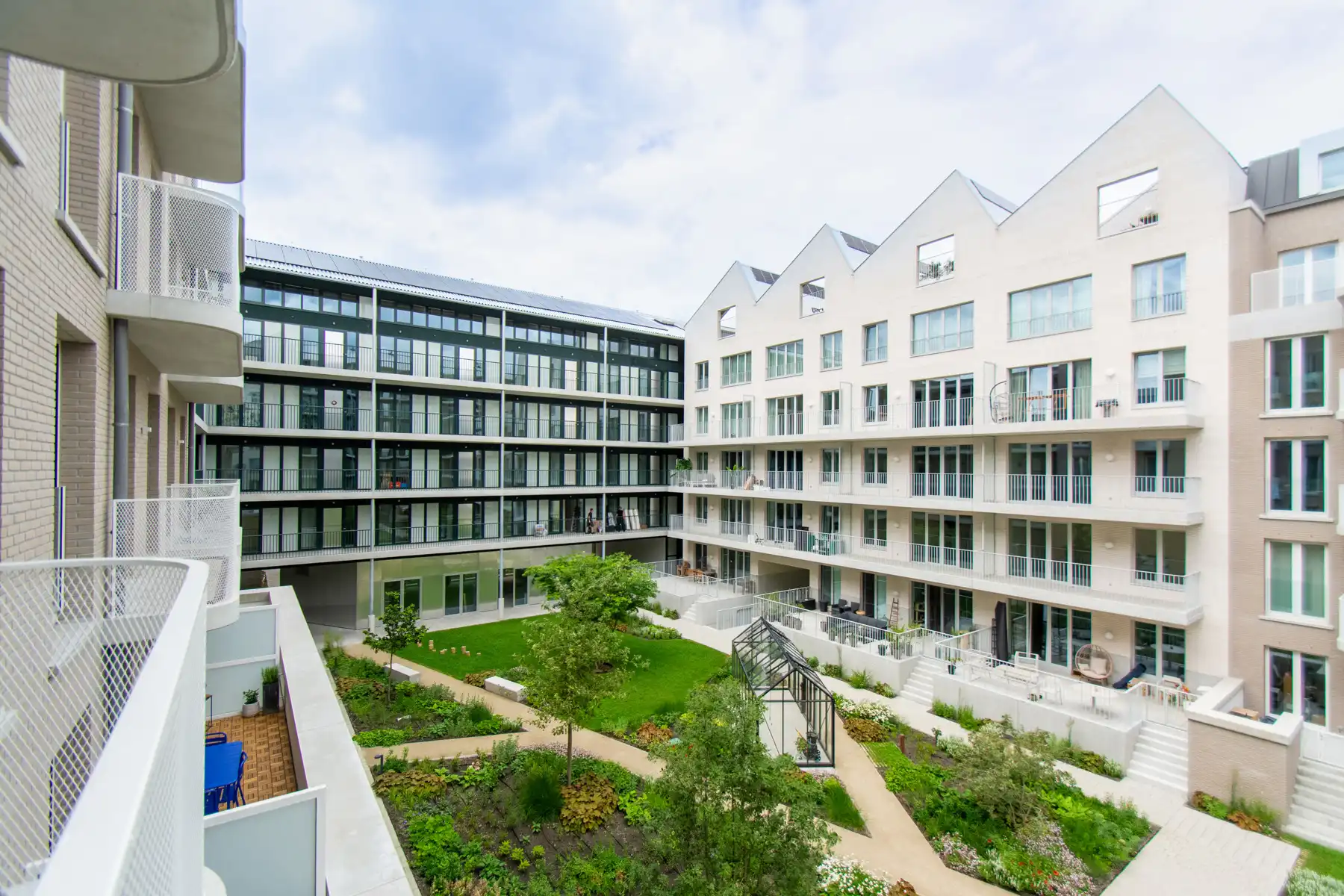 Prachtig gemeubeld 2- kamer appartement met groot terras foto 14