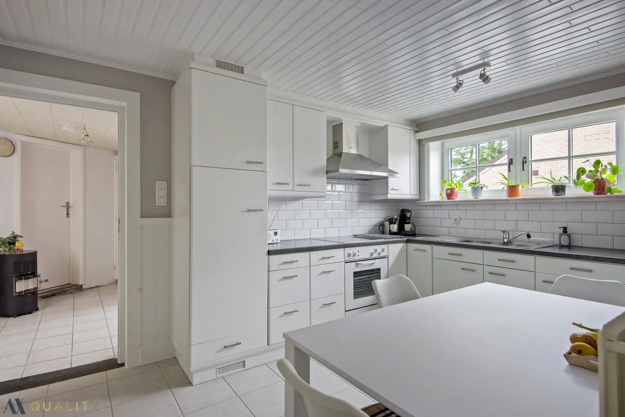 Deze instapklare ééngezinswoning met 3 slpk., ruime koer (146 m²), garage (26 m²) en diverse bergruimtes op een terrein van 301 m² foto 12