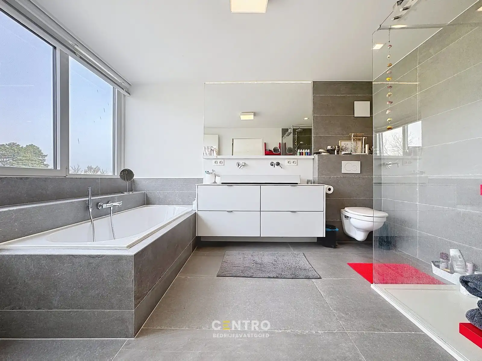 Modern en instapklaar WOON-WERKPAND met professionele ruimten, lichtrijk & ruim APPARTEMENT met zonneterras en aangelegde tuin. foto 20