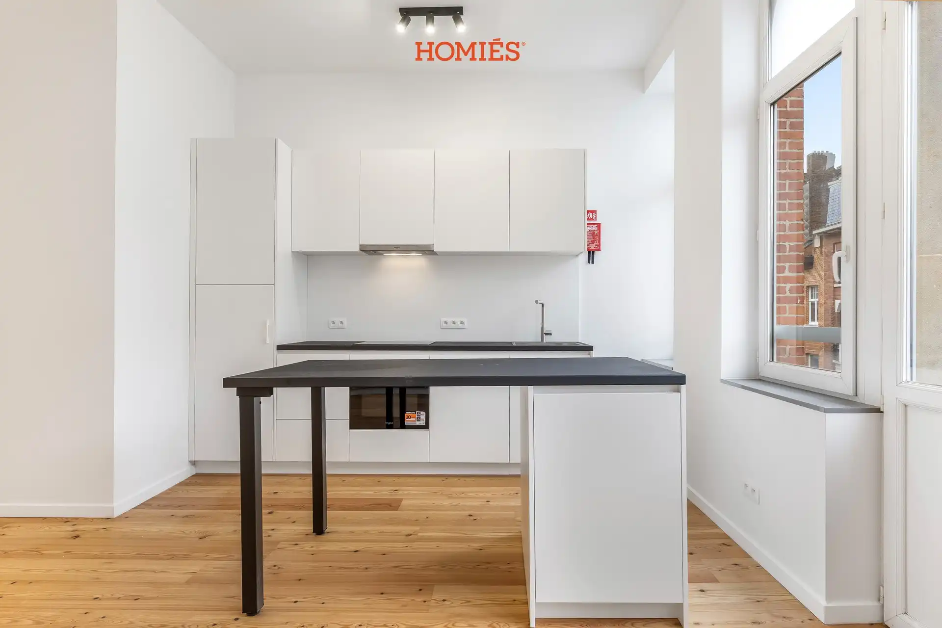 Gerenoveerd appartement met terras/balkon in historisch pand foto 10