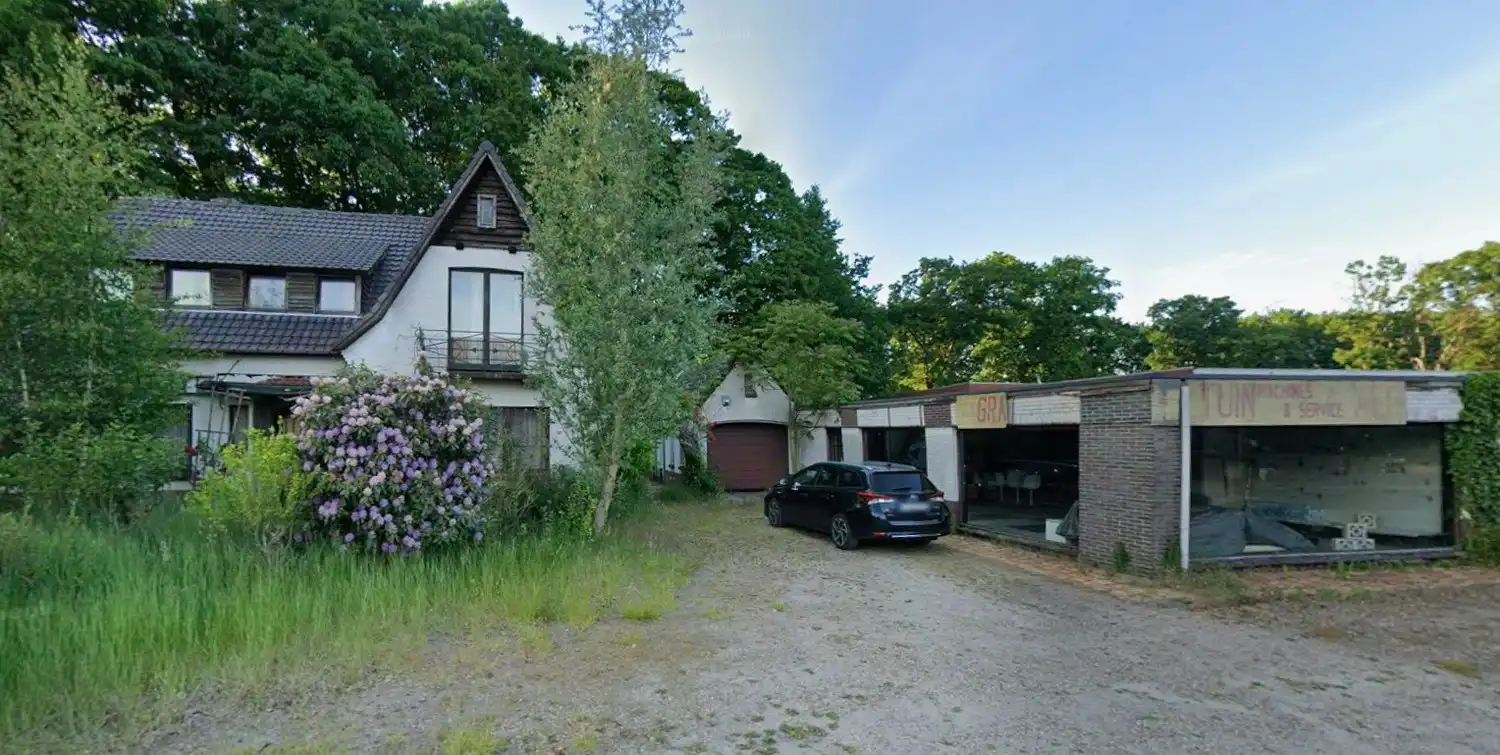 Hoofdfoto van de publicatie: Ruime multifunctionele woning met een toonzaal en een schitterend perceel van 1108 m²!