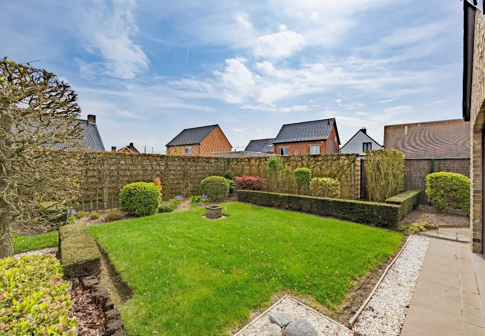 Charmante en solide villa met zonnige tuin in het hart van Zwevezele foto 2
