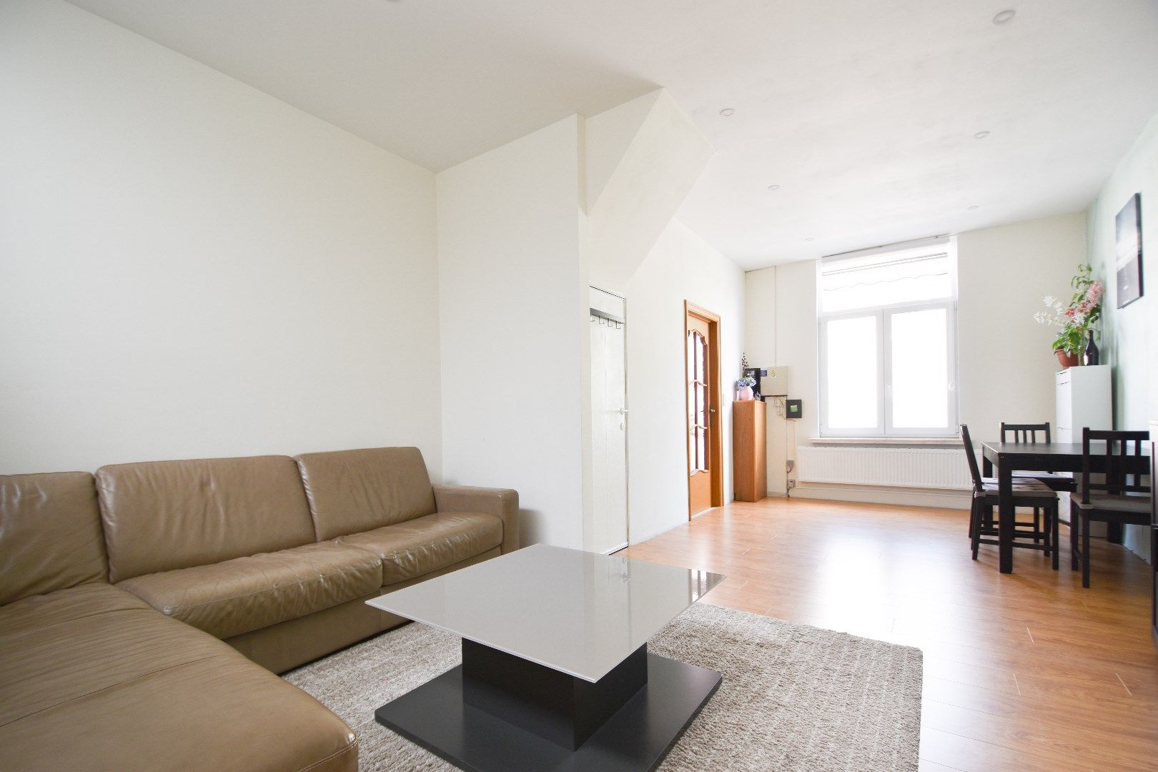 Bemeubelde woning op een toplocatie in Temse foto {{pictureIndex}}