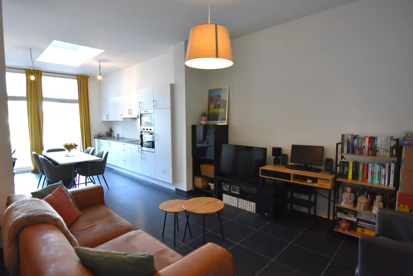 Gerenoveerde woning met tuin nabij centrum foto {{pictureIndex}}