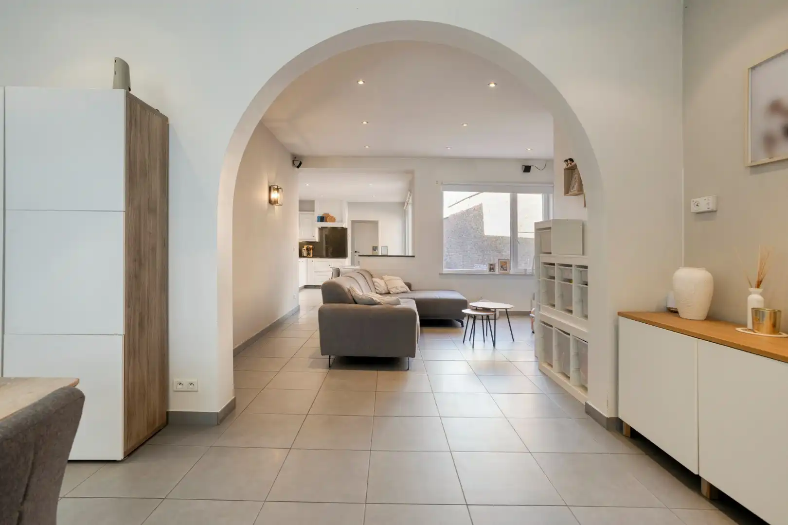 Ruime, gerenoveerde woning met werkplaats, garage en diepe tuin! foto 2