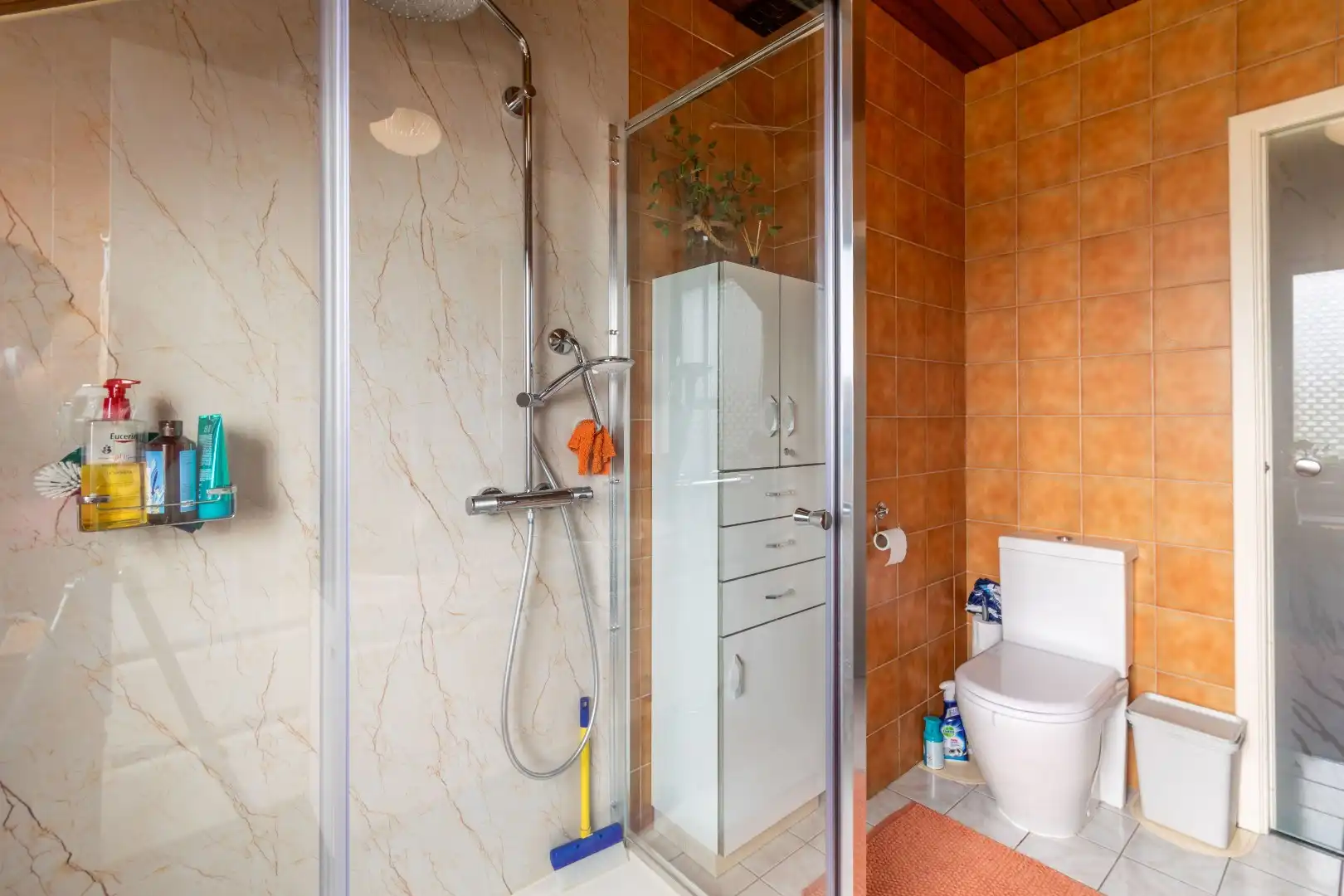 Een perfect onderhouden, degelijke bel-étage te Lot! foto 22