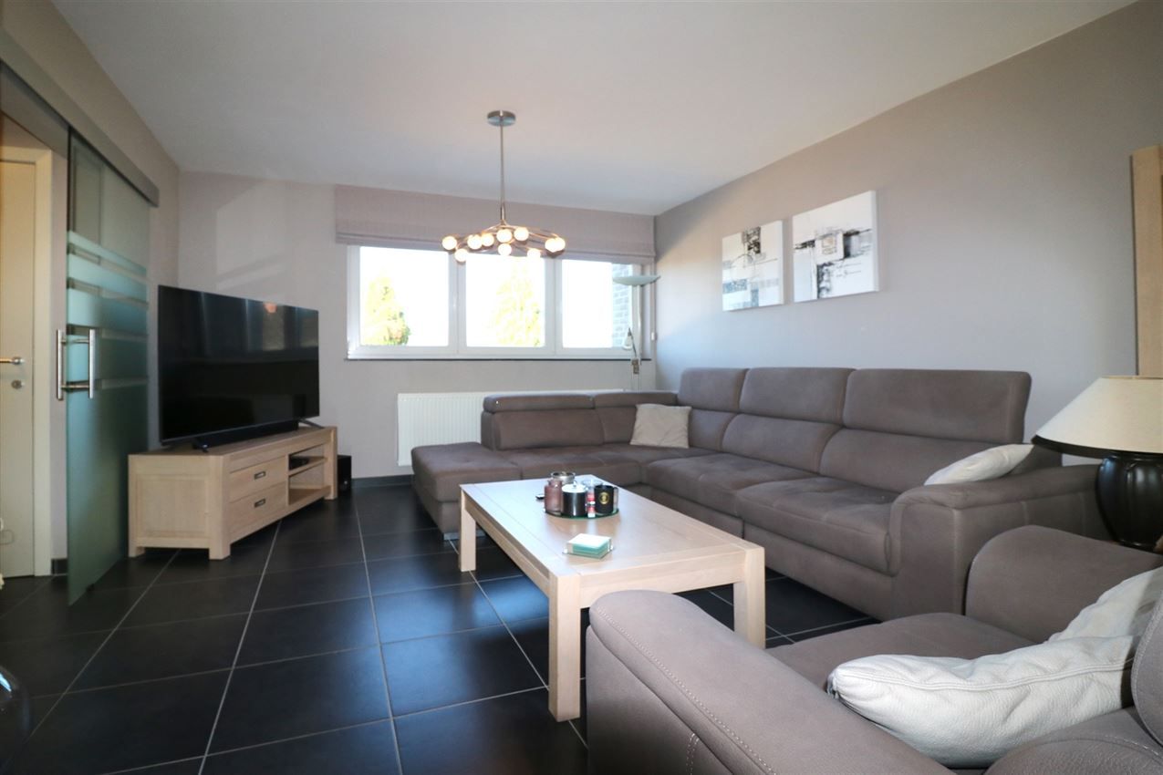 Centraal, doch rustig gelegen duplex met 2 slpk. en afgesloten garage foto 4