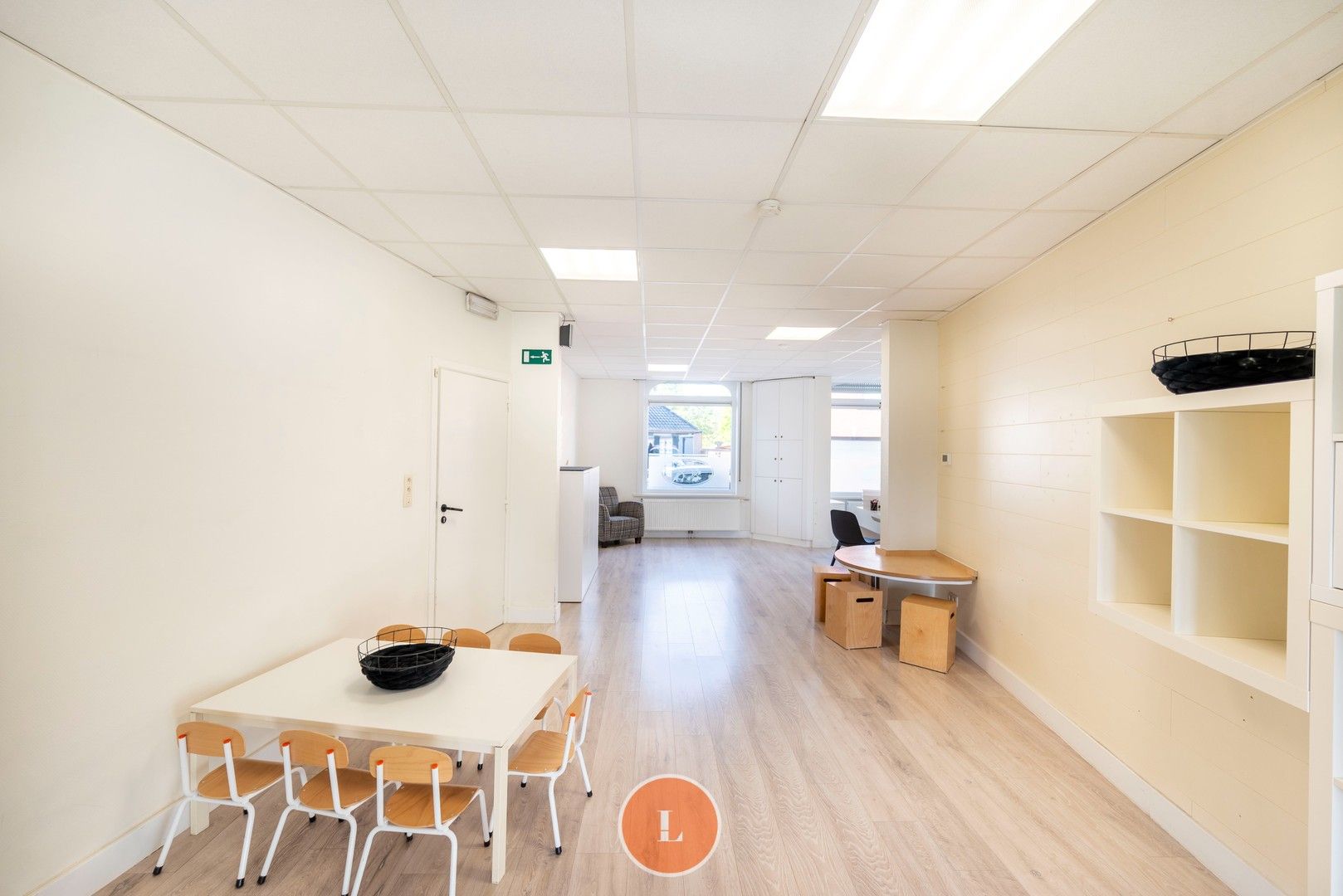 Te koop ruime halfopen woning met 4 slaapkamers en uitweg te Sint-Eloois-Winkel. foto 4