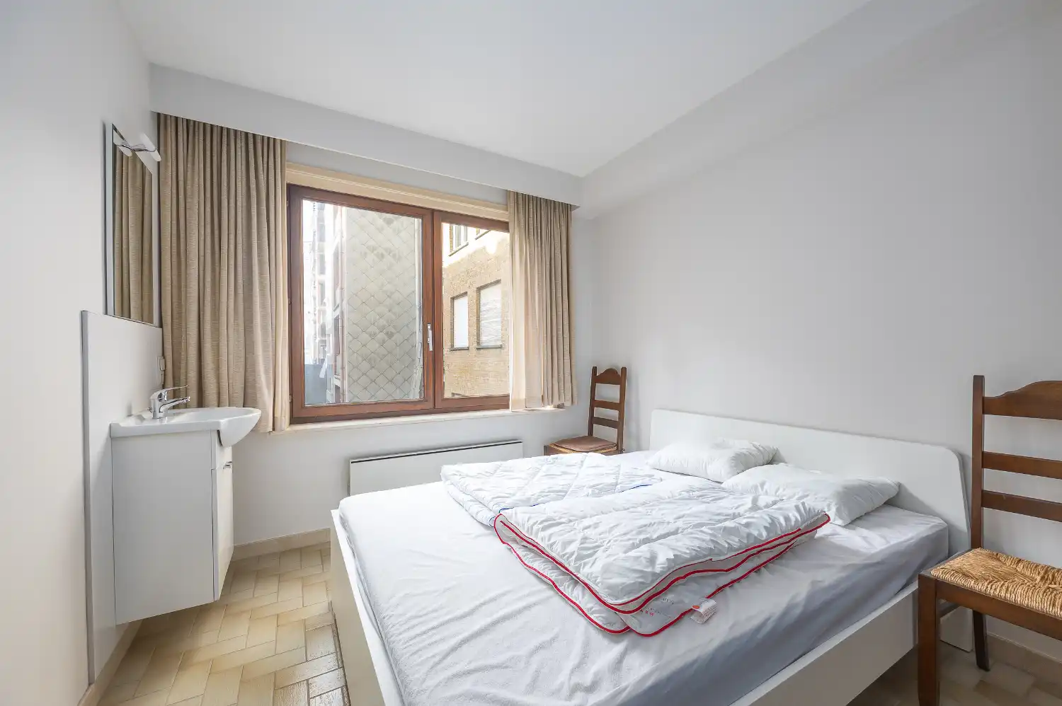 Instapklaar 2 slaapkamer-appartement met zijdelings zeezicht foto 19