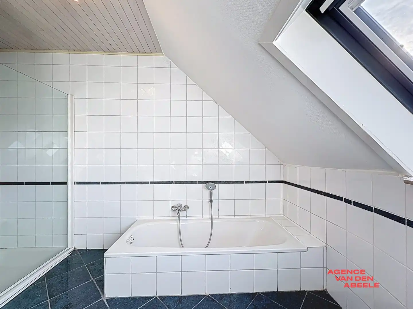 Ruim duplexappartement met 3 slaapkamers en terras foto 19