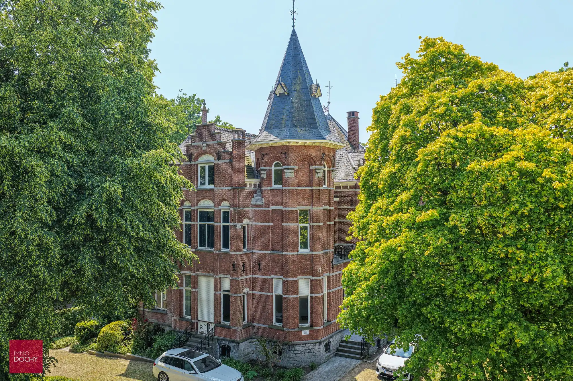 Hoofdfoto van de publicatie: Karaktervolle villa met kasteelallure