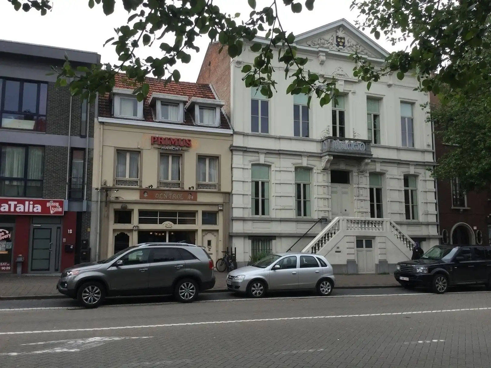 Polyvalent handelshuis met bovenwoonst aparte ingang en in 2 straten uitkomend. foto 23