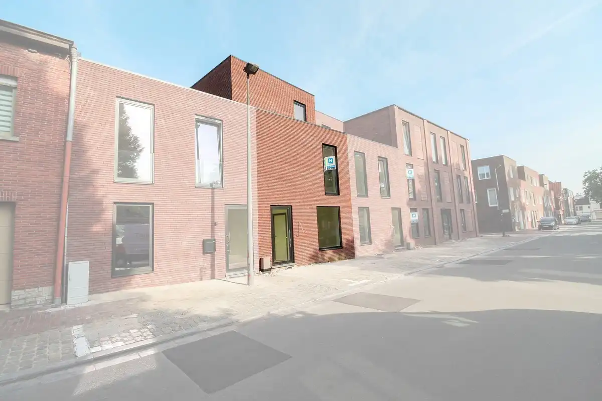 Hectaar bouwt 3 nieuwbouwwoningen in het centrum van Kortrijk foto {{pictureIndex}}