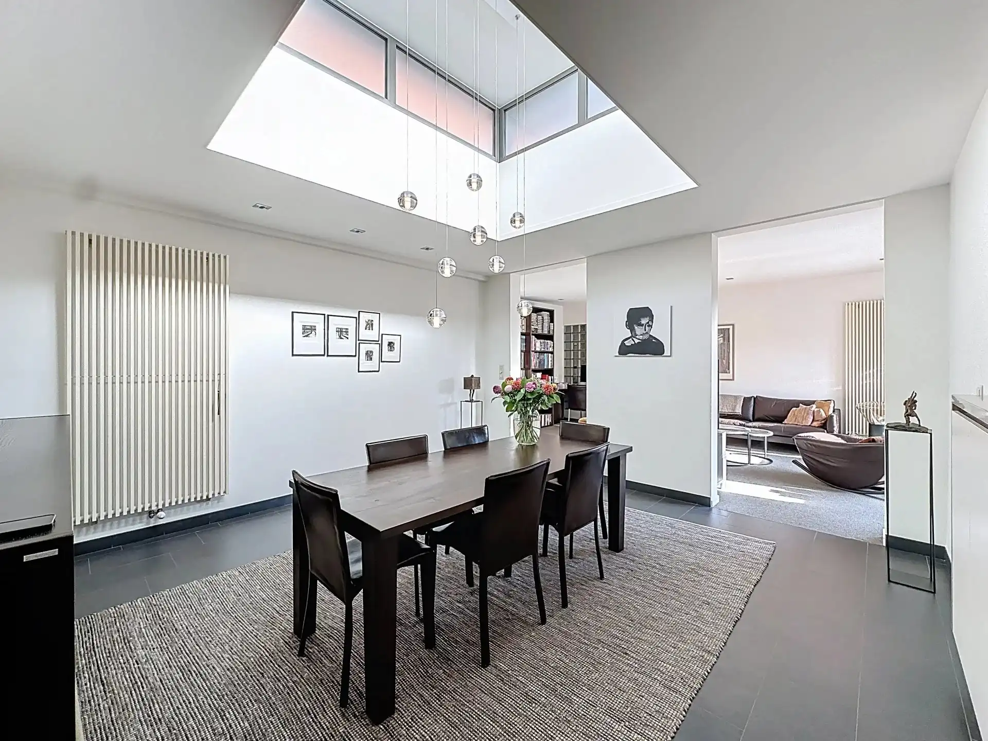 Zeer ruim en luxueus appartement met 2 slaapkamers, terras, tuin en overdekte staanplaats. foto 13