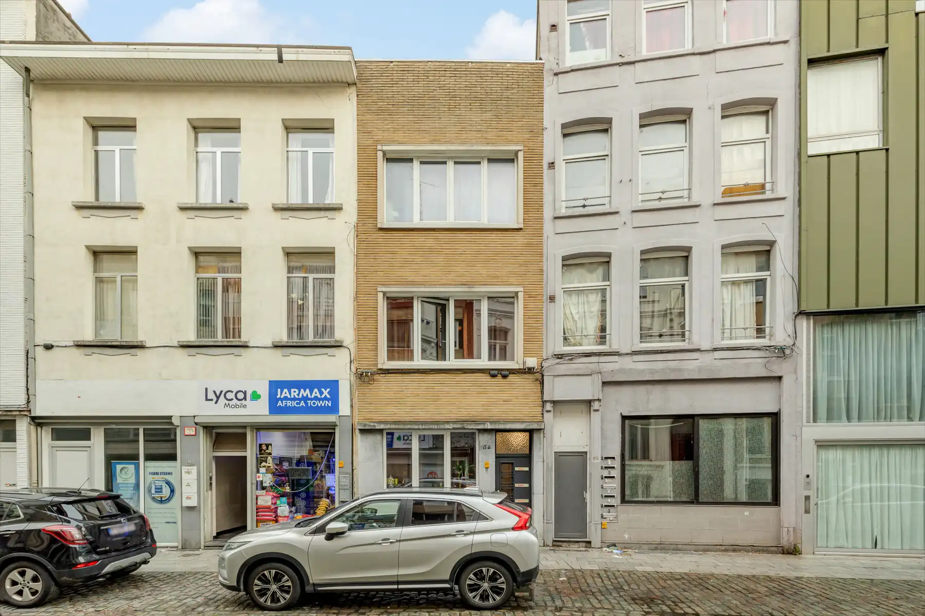 Vergund en gerenoveerd opbrengsteigendom bestaande uit 3 app foto 2