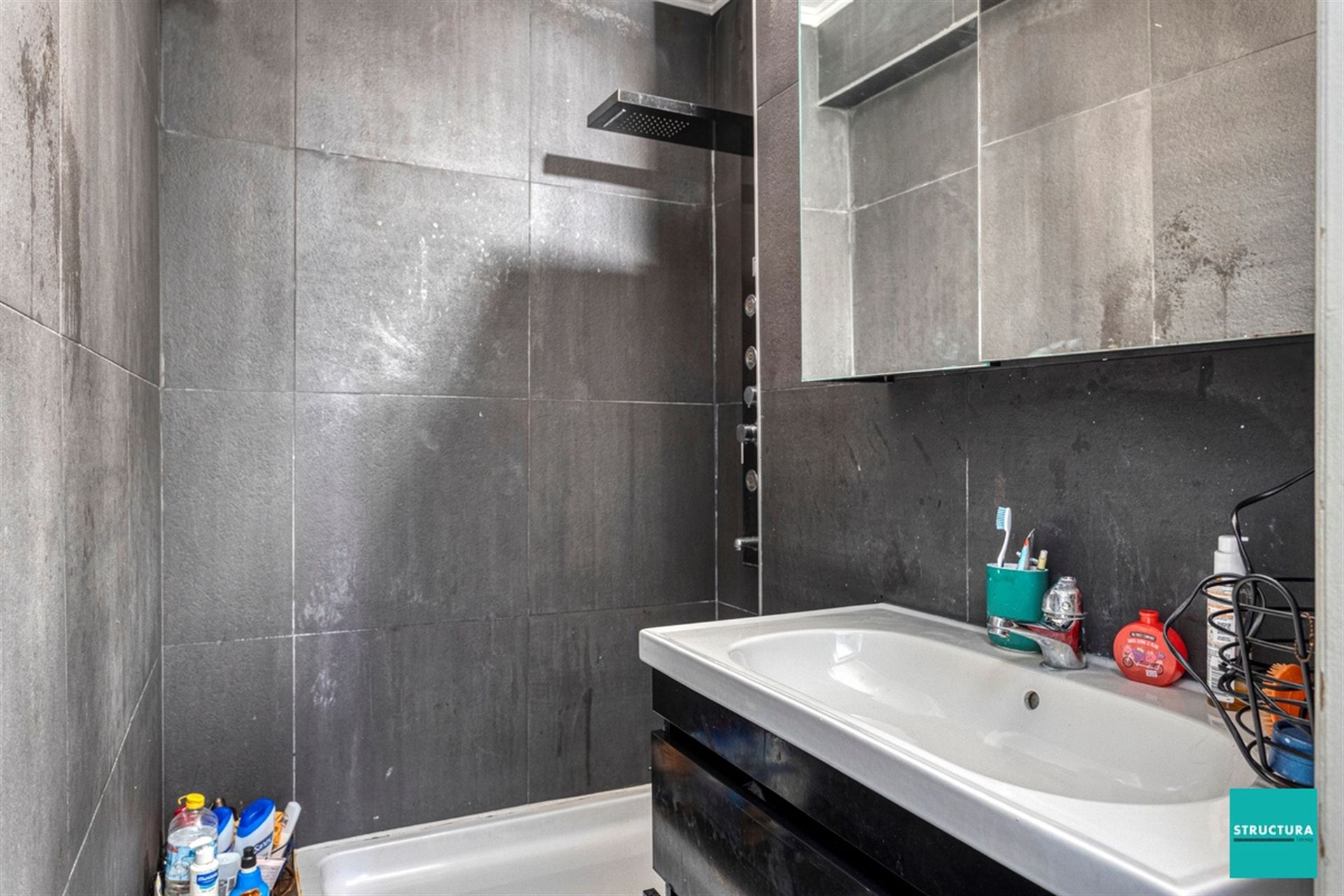 


Zeer aangename éénkamerappartement te koop in Jette.


 foto 8