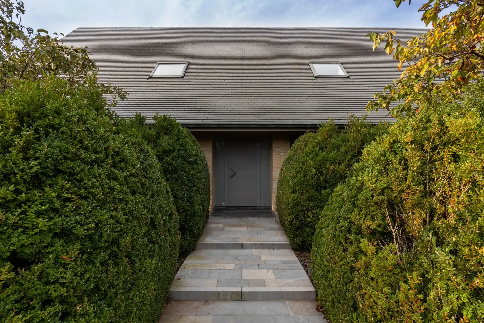 Ruime en energiezuinige villa met 5 slaapkamers in rustige buurt ‘De Posthoorn’ – Wevelgem foto {{pictureIndex}}