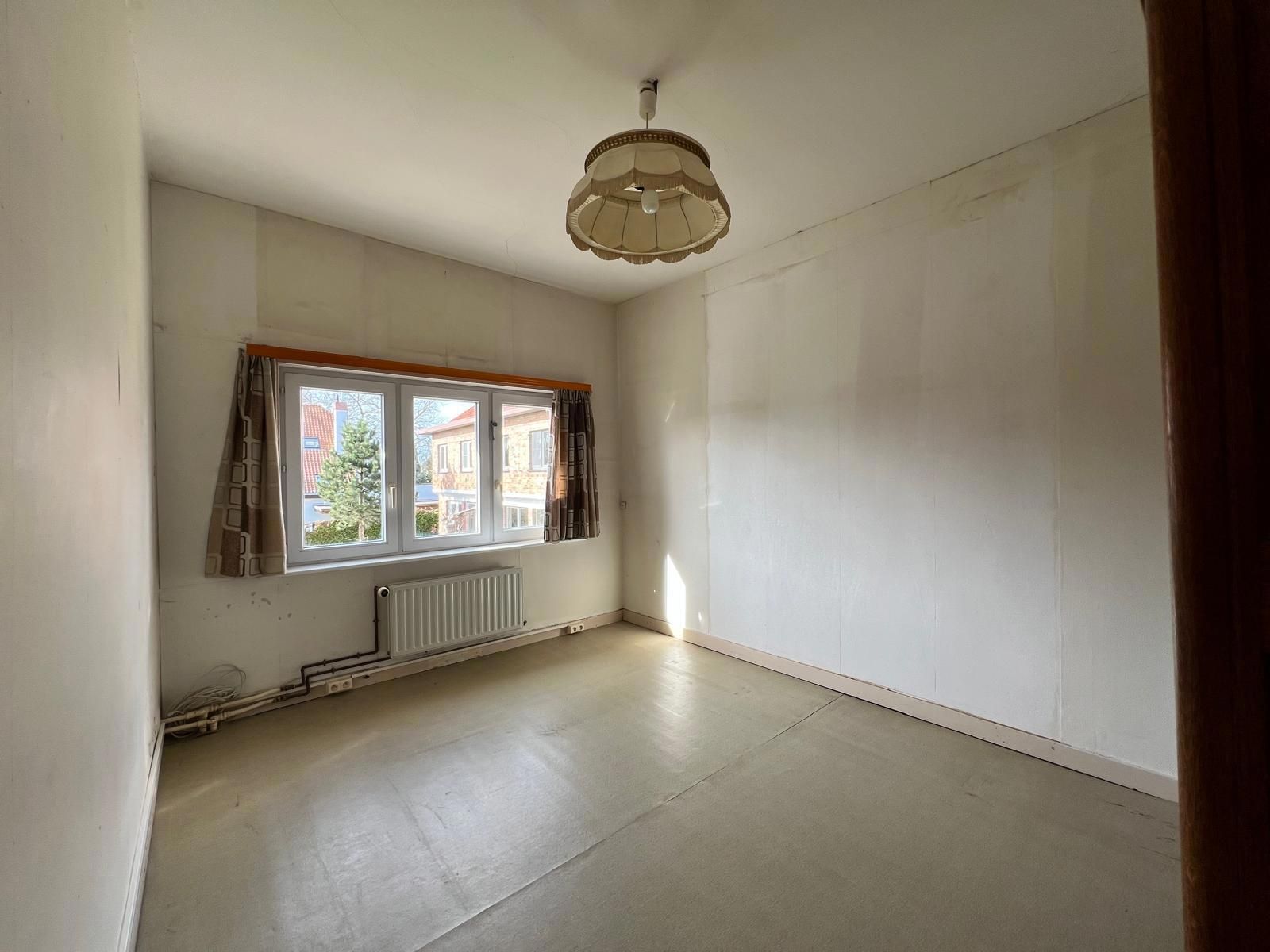 Charmant vilaatje uit 1929 in rustige straat te Sint-Idesbald: 4 Slaapkamers (5 mogelijk) , Tuin & Garage. foto 29