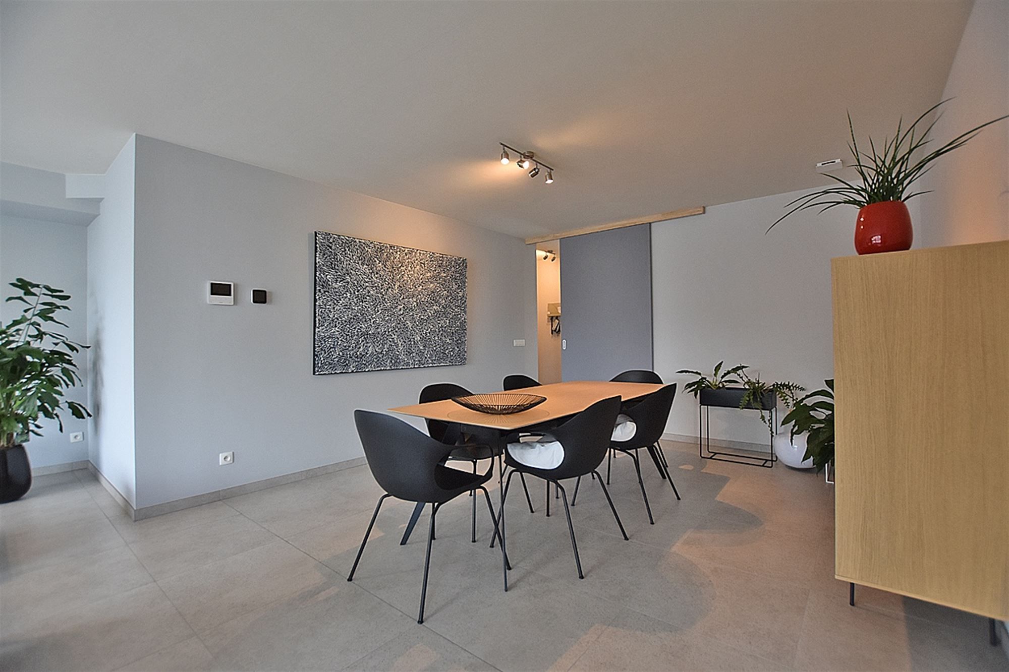 Instapklaar APPARTEMENT (1ste verdieping) met 2 slaapkamers, ruim terras en grote garage (2)  foto 5