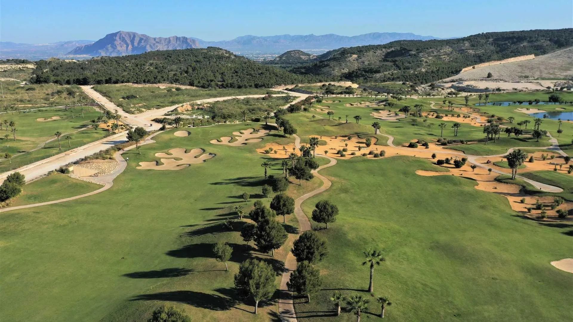 Exclusief wonen in luxe en rust – jouw vakantiewoning aan prestigieus Golf Resort! foto 9