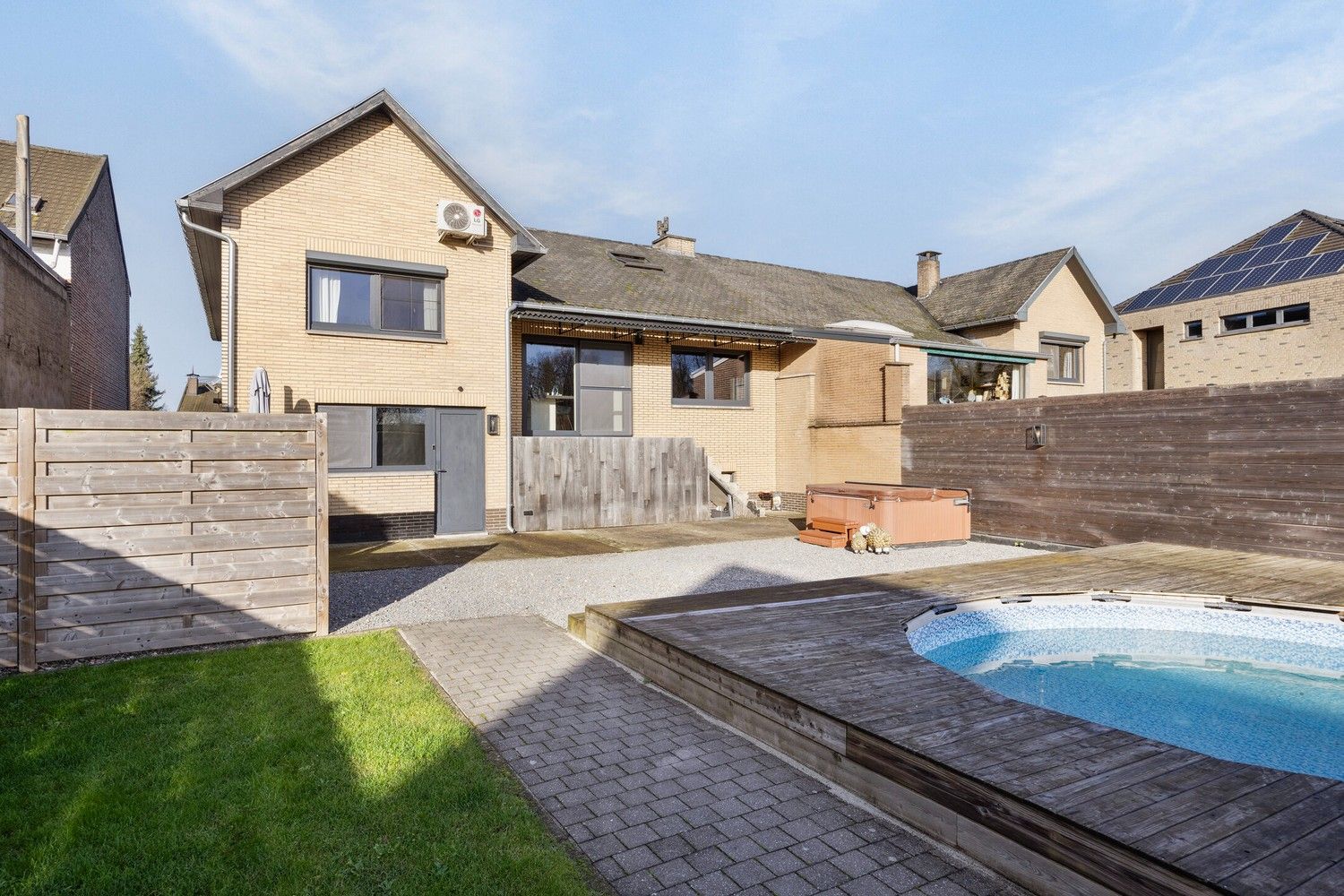 Moderne split-level woning met ruime tuin in Maasmechelen foto 28
