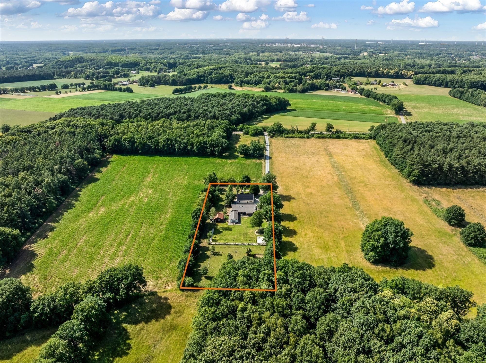 CHARMANTE WONING MET 5 SLAAPKAMERS OP UNIEK GELEGEN PERCEEL VAN 6600M² foto 35