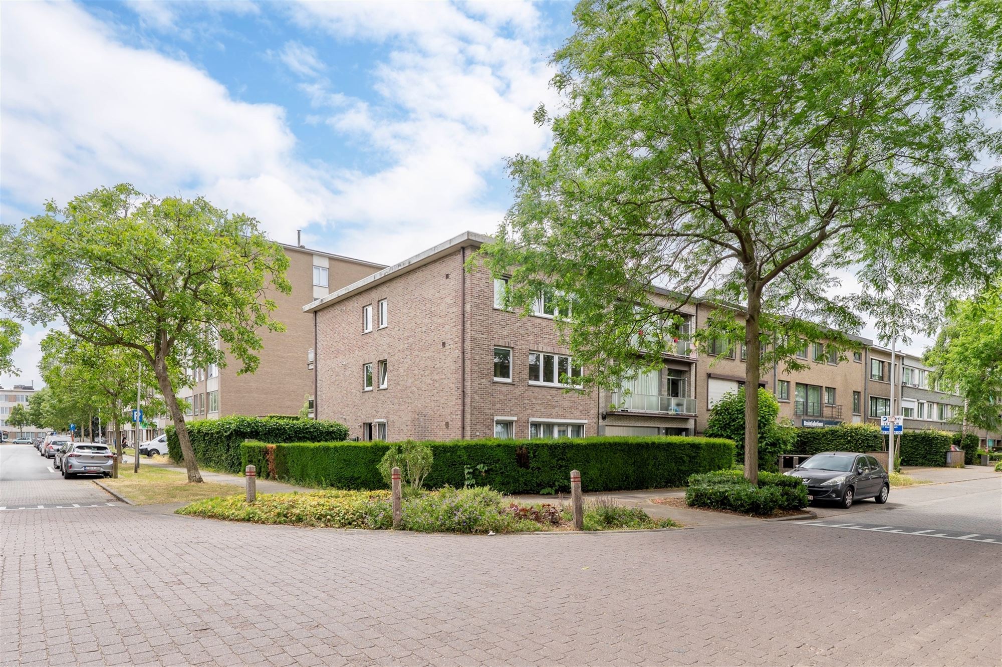 Ruim te renoveren appartement met terras! foto {{pictureIndex}}