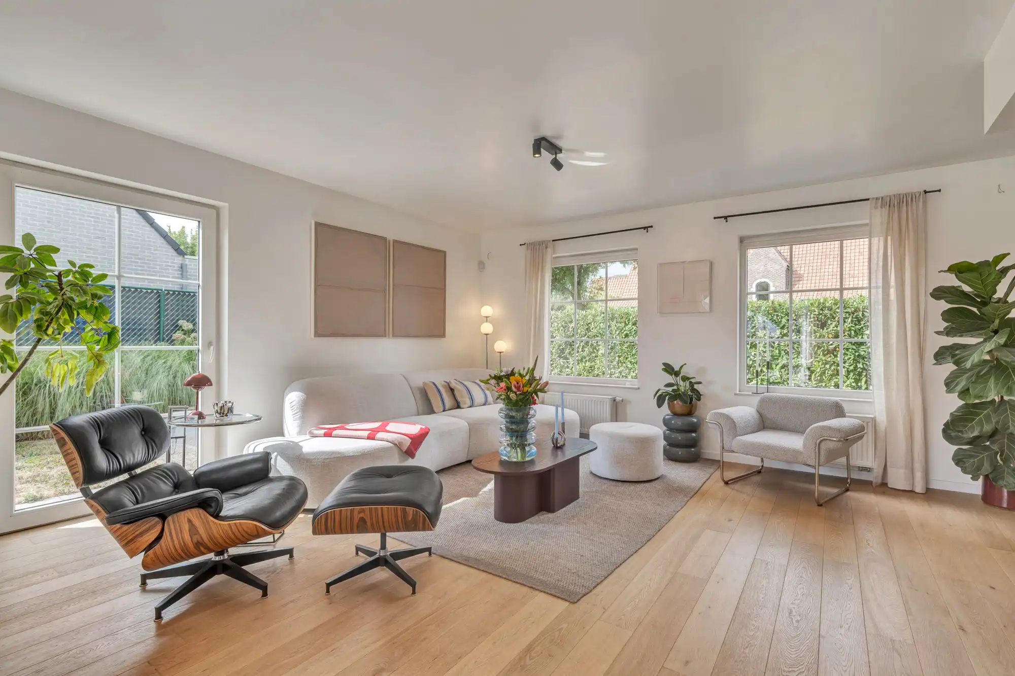 Woning met zwembad en zonnepanelen op toplocatie foto 6