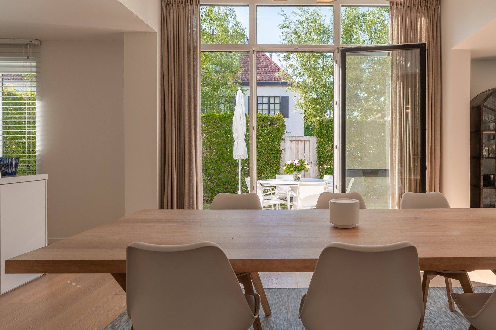 Prachtige, lichtrijke woning vlakbij het pittoreske Oosthoekplein in het Zoute op wandelafstand van de zee en het Zwin. foto 5