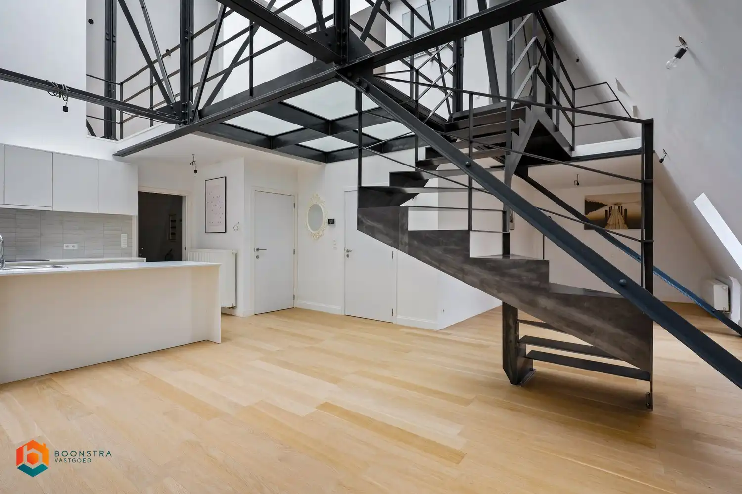 Ruimtelijke industriële loft (+/- 194 m²) met 3 slpkrs foto 8