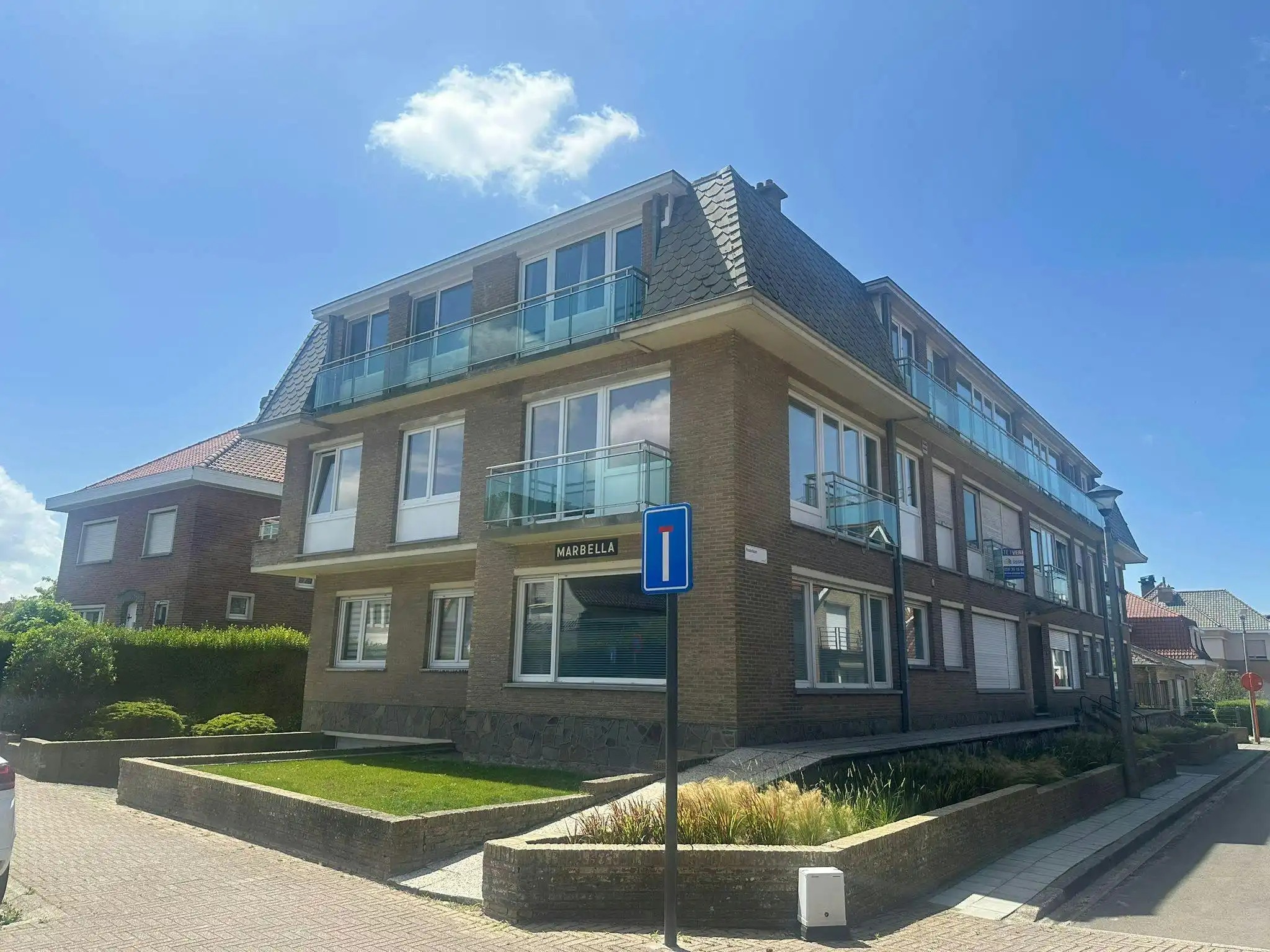 Garagebox te koop op centrale locatie aan Normandpark! foto {{pictureIndex}}
