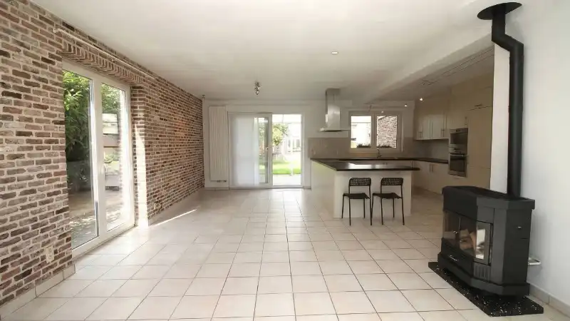 Villa van circa 220m² met 4 slaapkamers op 7 are 90 ca foto 3