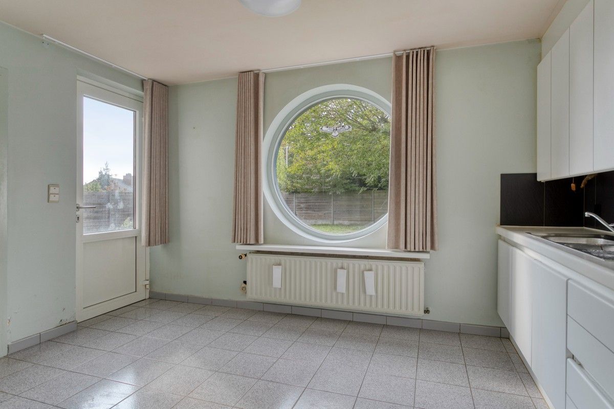 Ruime woning met praktijkruimte te Lendelede foto 4