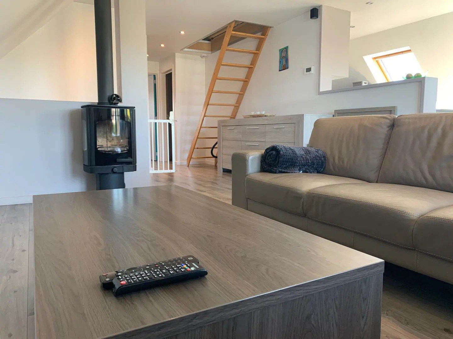 Te koop: Luxueus gerenoveerd duplex appartement met private tuin nabij zee foto 4