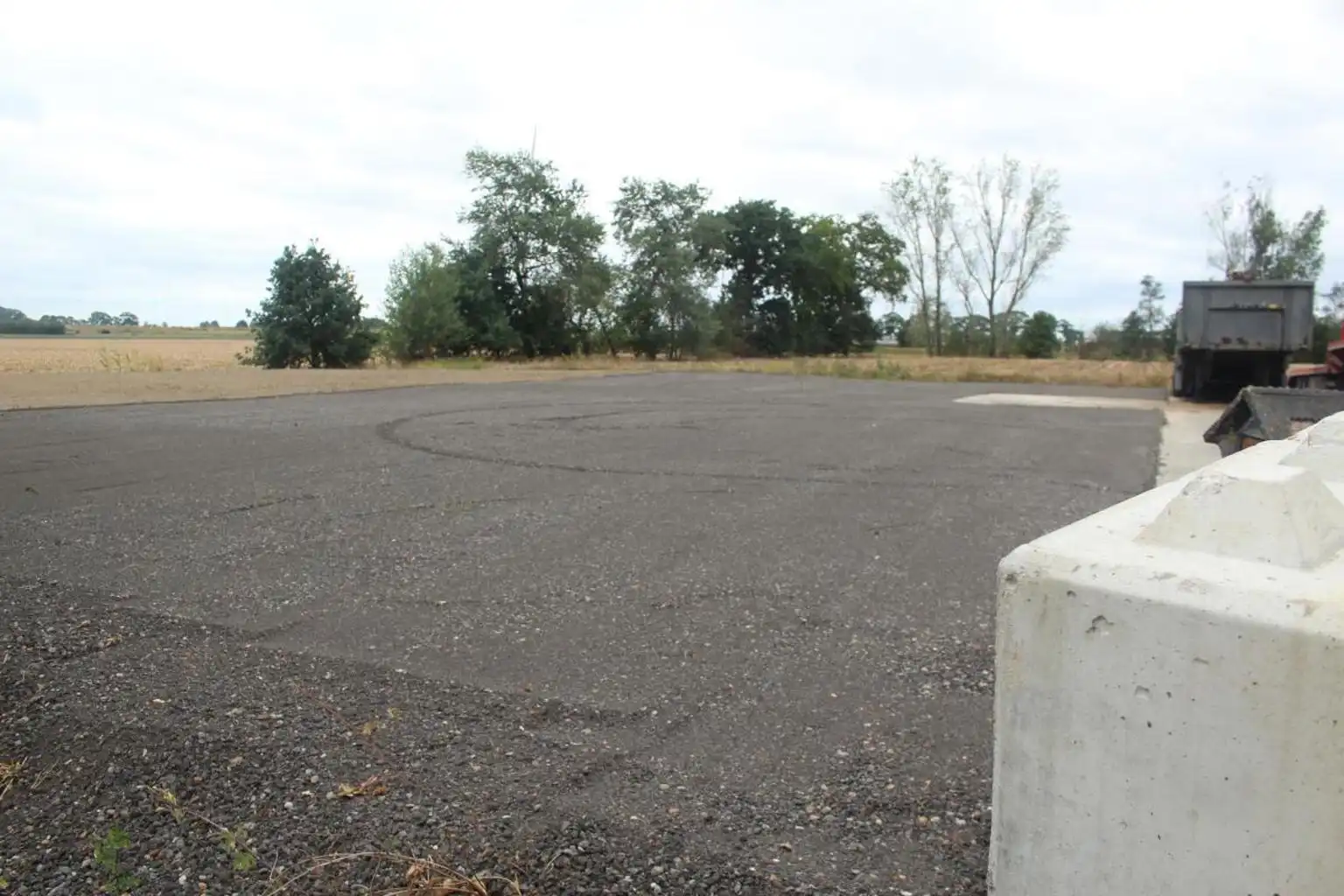 Opslagloods met buitenplein foto 9