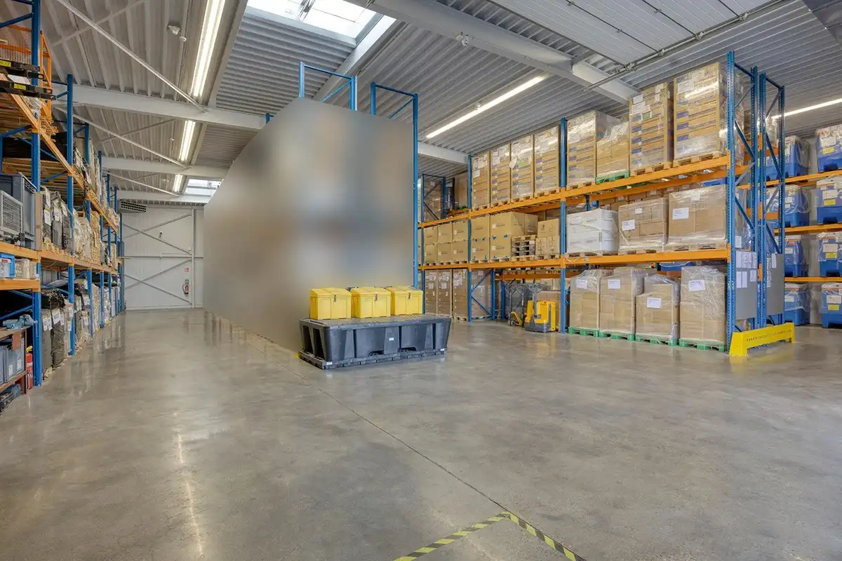 Grondig gerenoveerd KMO gebouw met magazijn en kantoorruimtes in Heverlee op een perceel van 11a19ca! – EPC -22,65 kWh/m² foto 12