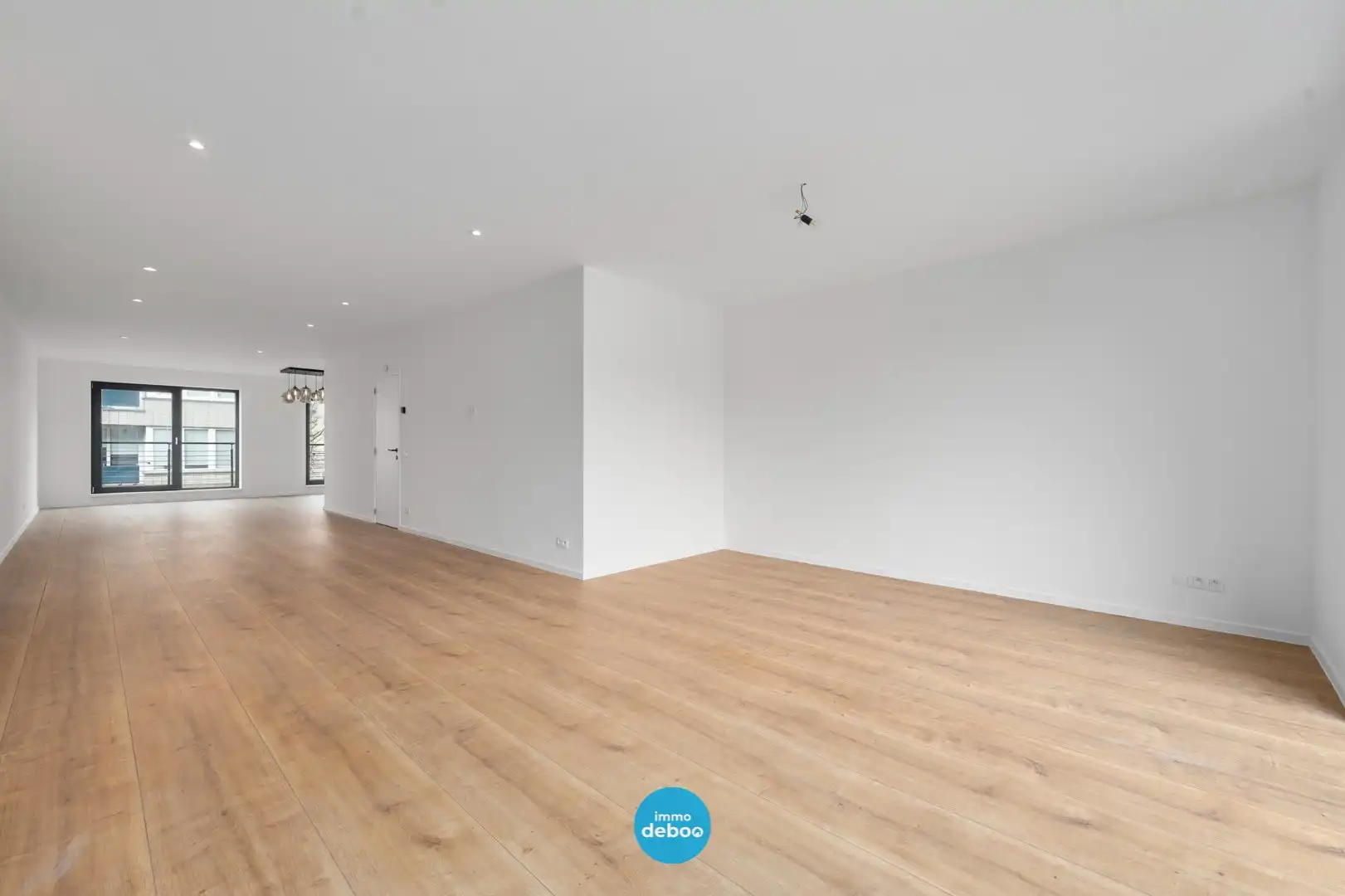 Instapklare bel-etagewoning van 260 m², volledig gerenoveerd in 2024, EPC B en zuidgerichte tuin nabij centrum en zee foto 2