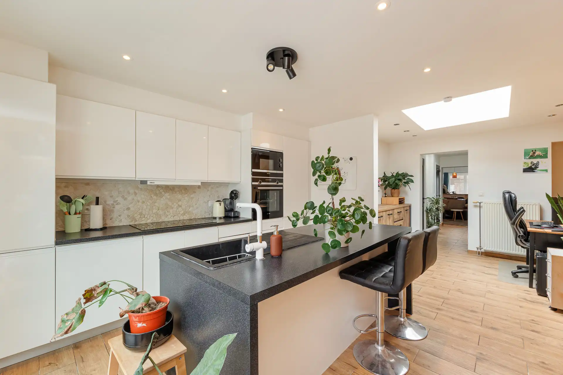 Instapklare gezinswoning met 3 slaapkamers en tuin! foto 7